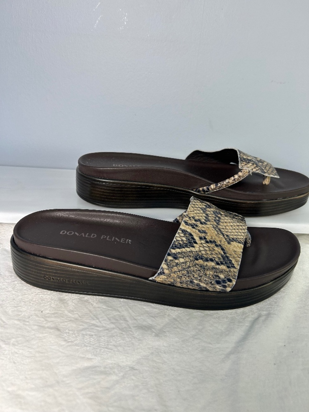 New Donald Pliner Fifi snake-print wedge slide sandals Womens size 10